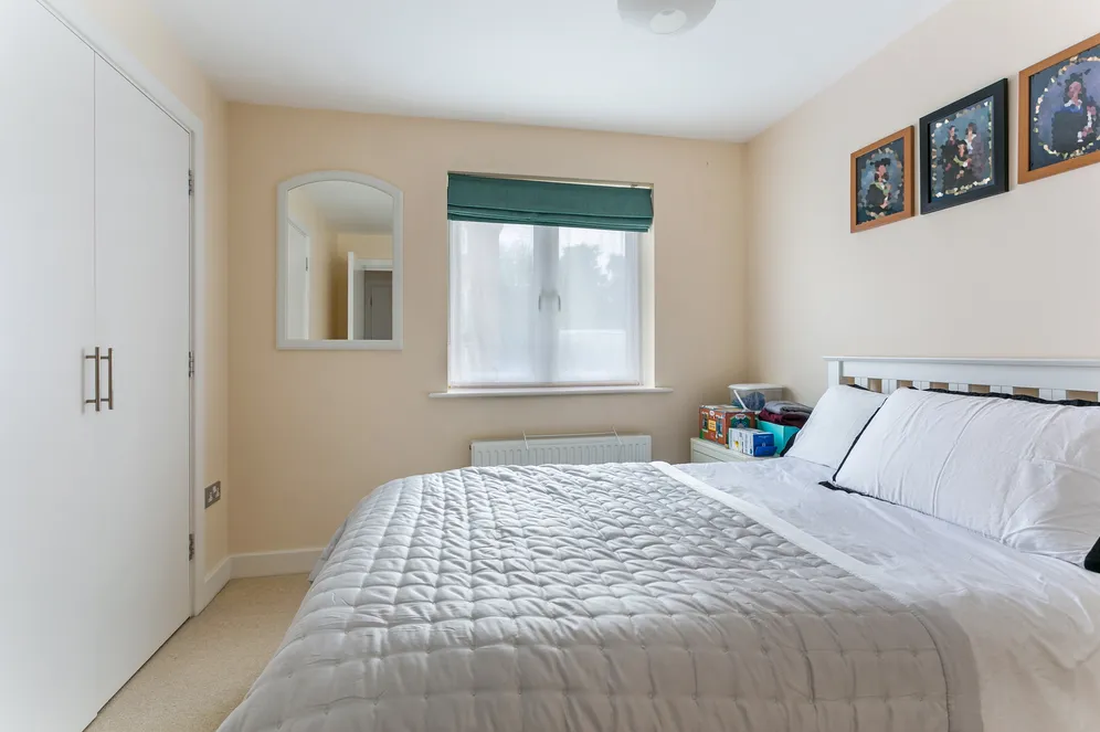 Longbourn, Windsor, SL4 photo 11