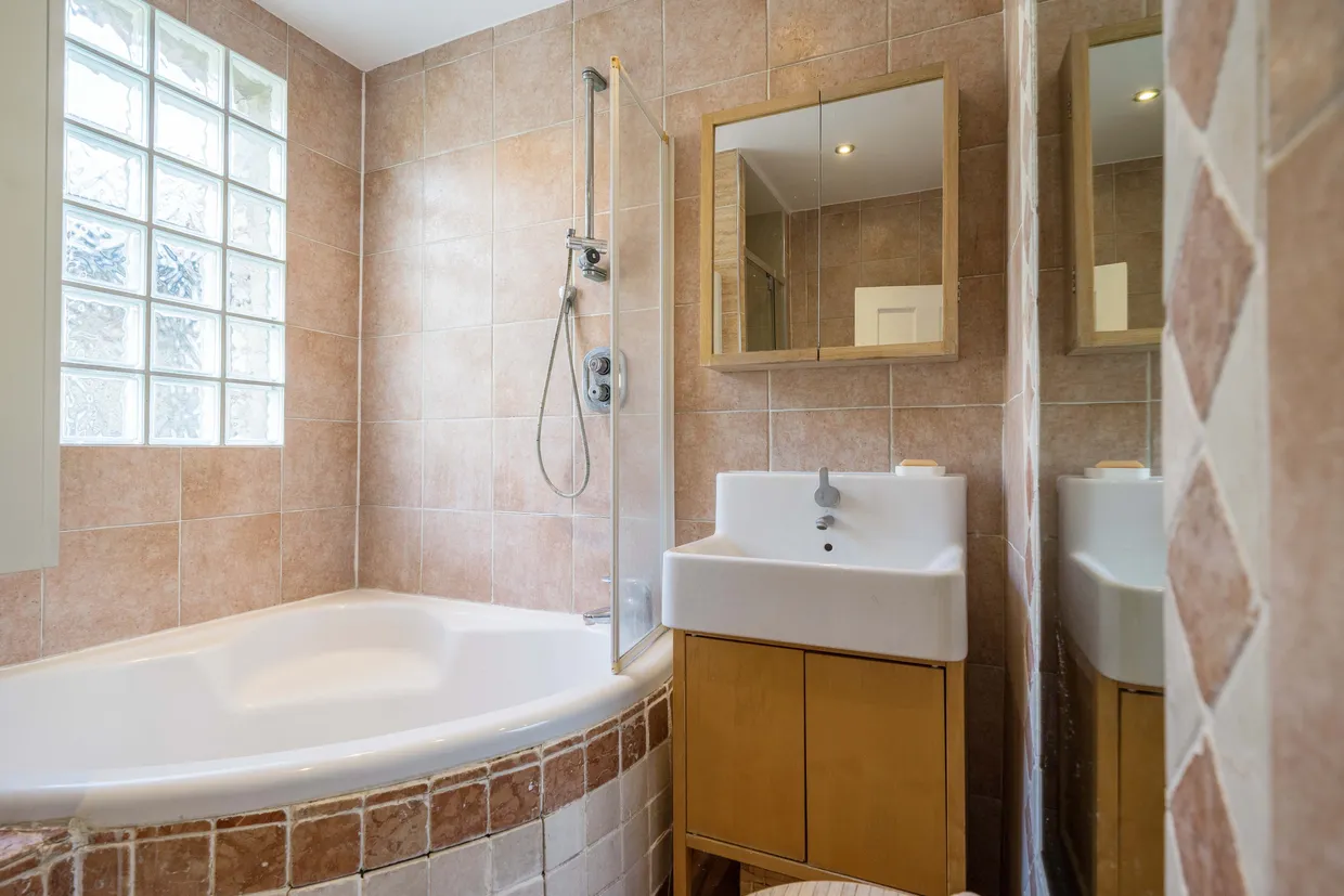 Pembroke Road, London, N10 photo 14