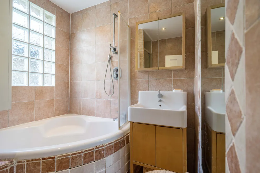 Pembroke Road, London, N10 photo 14