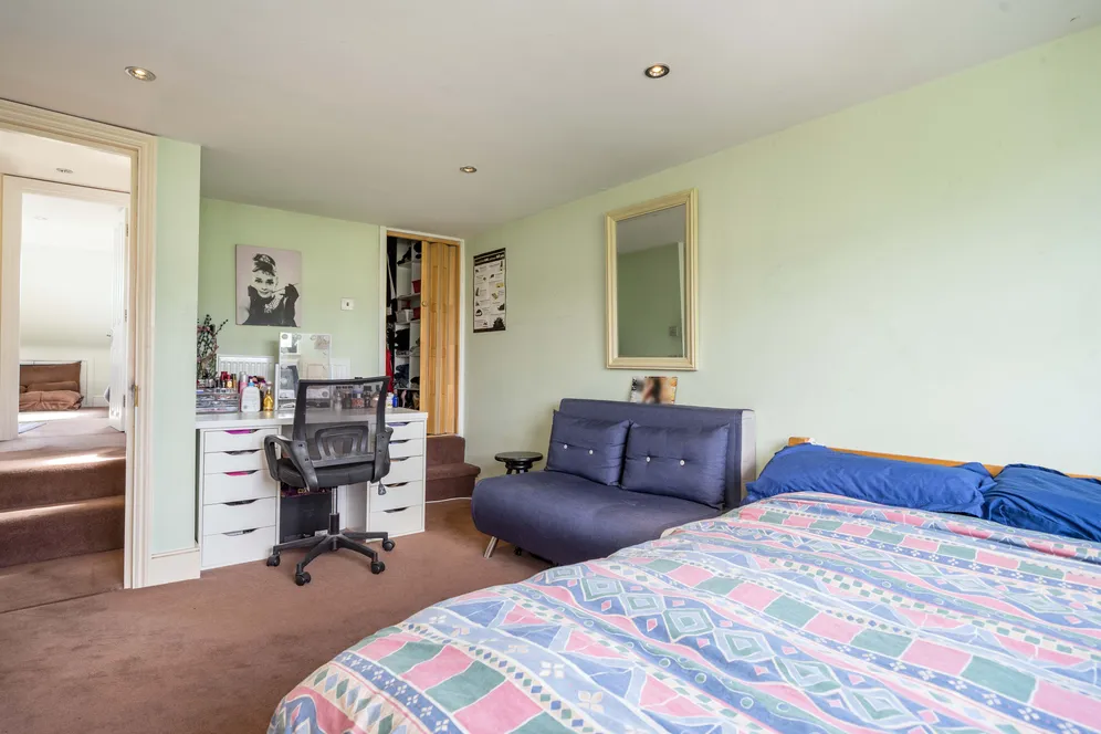 Pembroke Road, London, N10 photo 21