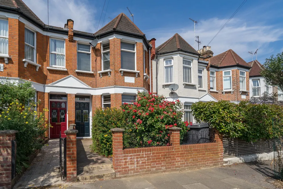 Pembroke Road, London, N10 photo 25