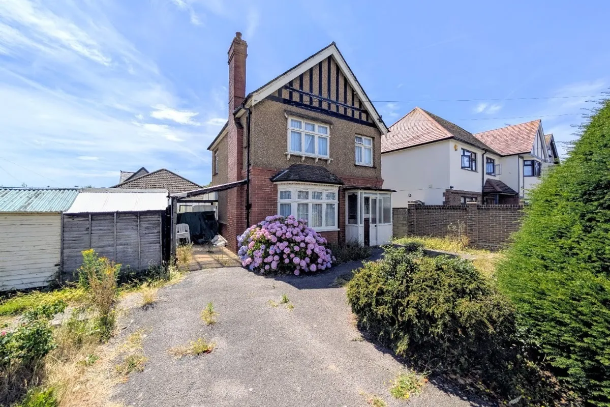 St. Lawrence Avenue, Worthing