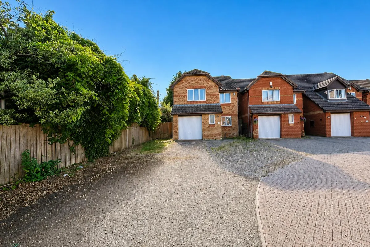 Pear Tree Drive, ROWLEY REGIS