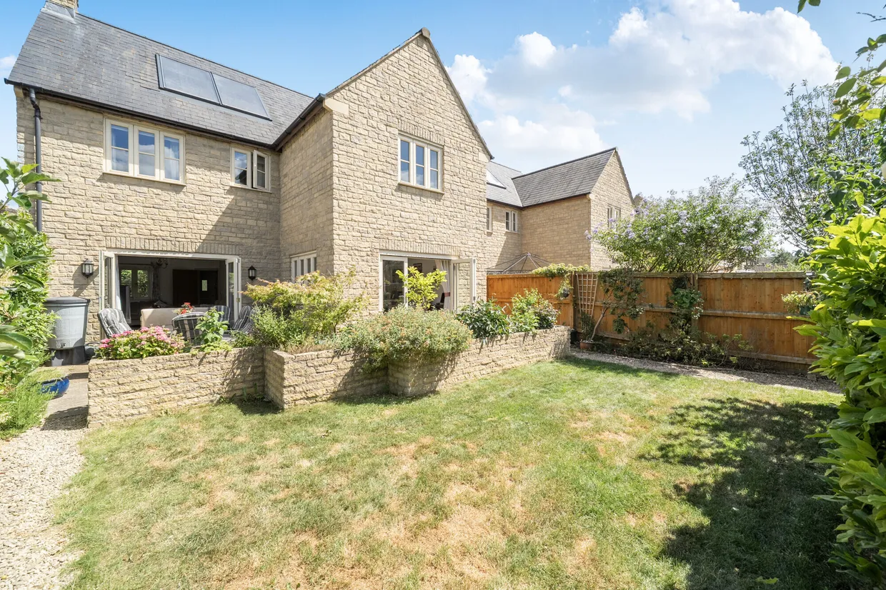 Gotherington Lane, Bishops Cleeve, Cheltenham, GL52 photo 11