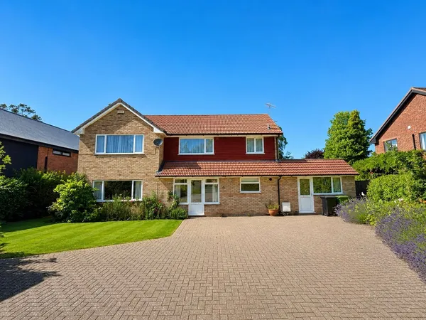 Sandown Park, Tunbridge Wells, Kent, TN2