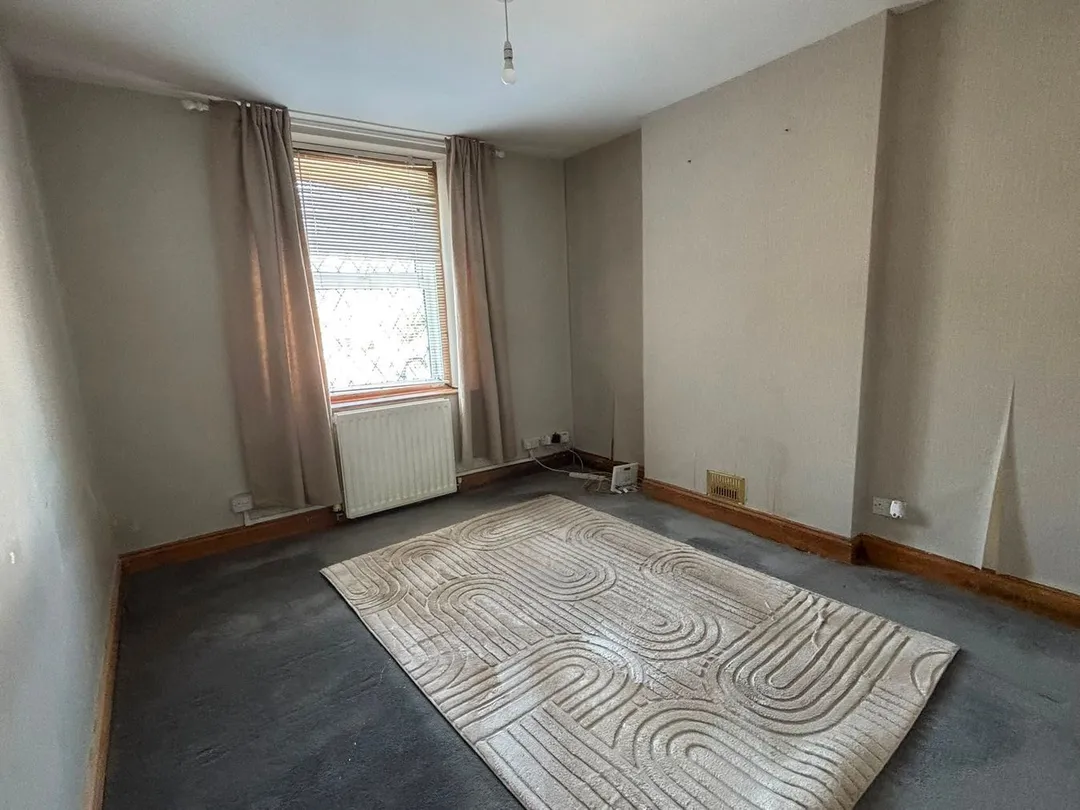 https://mr0.homeflow-assets.co.uk/files/photo/image/47857/1574/_x_/58285576.jpg