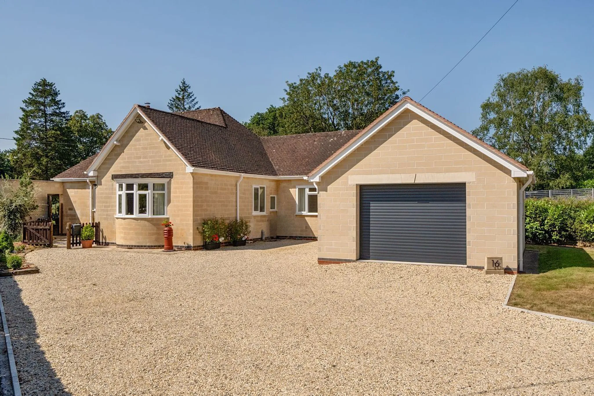 https://mr0.homeflow-assets.co.uk/files/photo/image/47857/6118/_x_/58268647.jpg