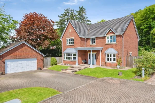 The Brackens, Delph Lane, Daresbury, ...