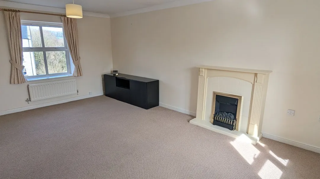 https://mr0.homeflow-assets.co.uk/files/photo/image/47858/2924/_x_/55085354.jpg