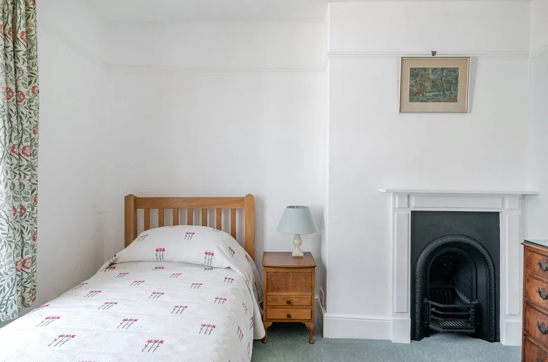 https://mr0.homeflow-assets.co.uk/files/photo/image/47858/6912/_x_/TOP250304_13.jpg
