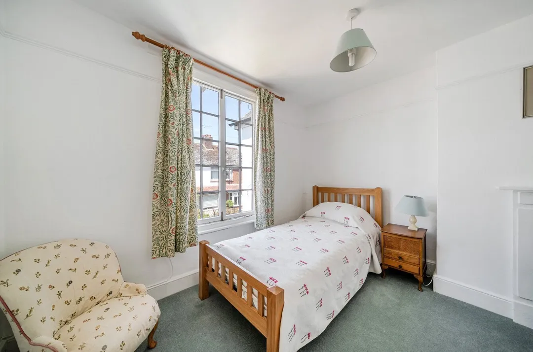 https://mr0.homeflow-assets.co.uk/files/photo/image/47858/6918/_x_/TOP250304_08.jpg