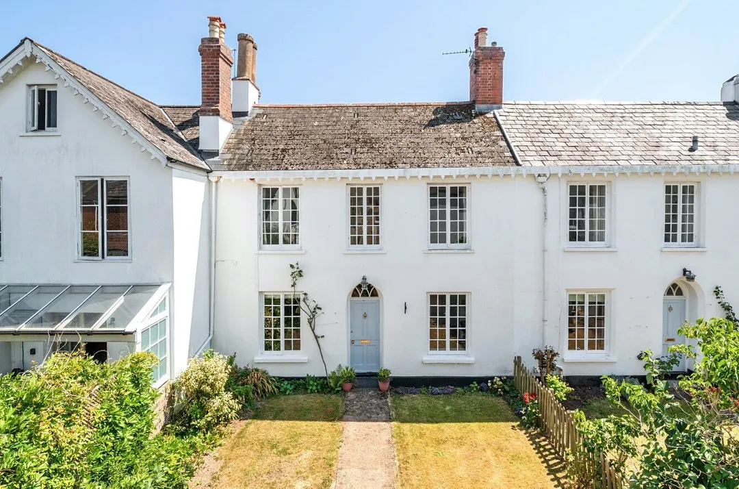 https://mr0.homeflow-assets.co.uk/files/photo/image/47858/6952/_x_/TOP250304_12.jpg