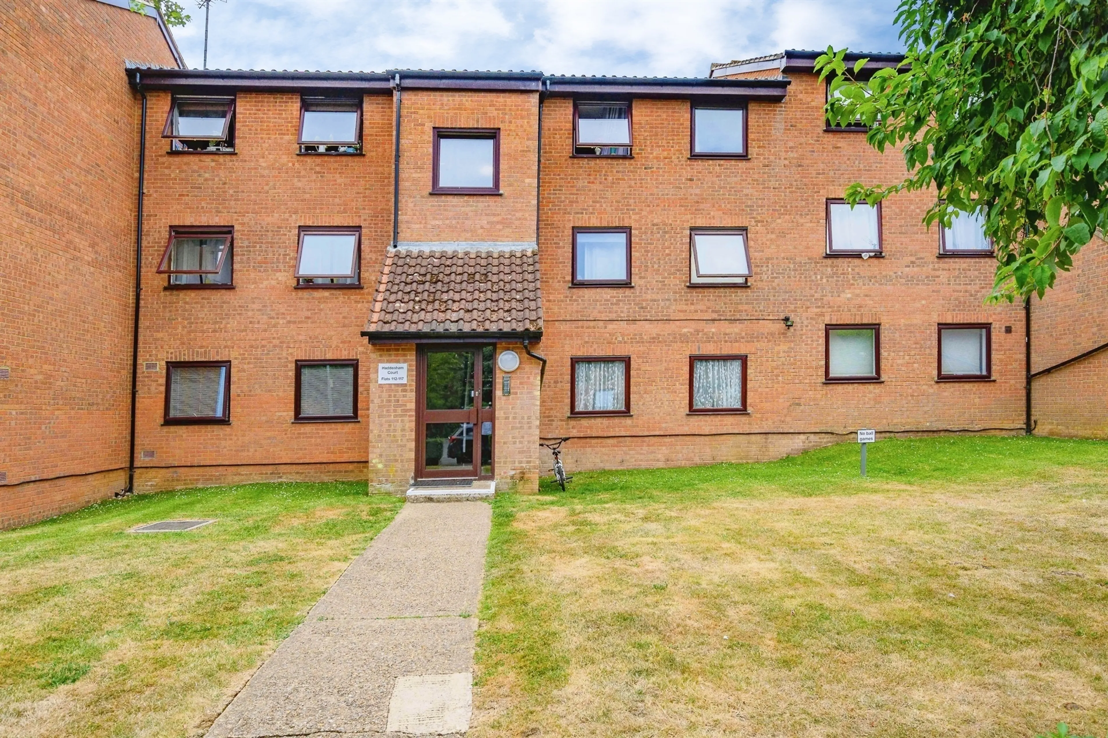 Property at Valley Green, HEMEL HEMPSTEAD