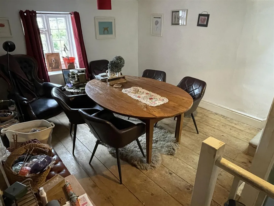 https://mr0.homeflow-assets.co.uk/files/photo/image/47860/0009/_x_/mDton6dlXEq7DCxKEp2WrA.jpg