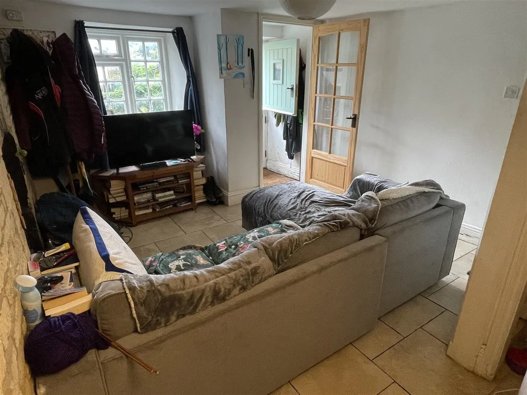 https://mr0.homeflow-assets.co.uk/files/photo/image/47860/0010/_x_/lO-v5GbMQkmwIKvs1I6JDQ.jpg