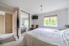 Dove House Green, Weybridge, KT13 photo 6