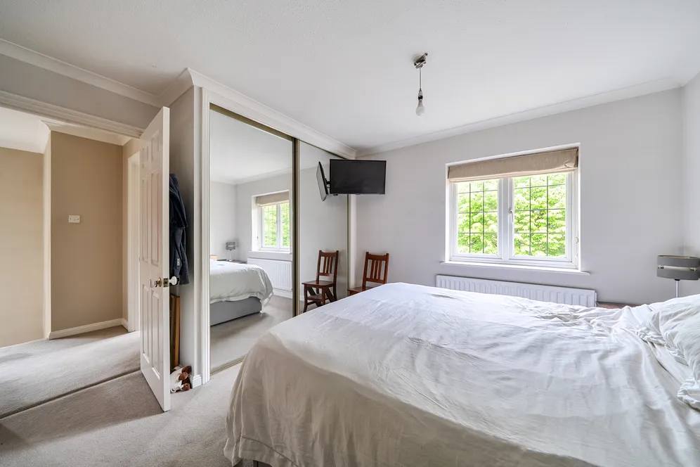 Dove House Green, Weybridge, KT13 photo 6