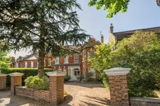 Mapesbury Road London NW2 photo 8