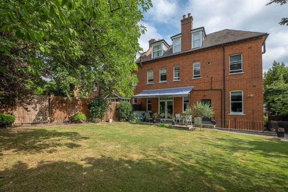 Leopold Road, SW19 photo 12