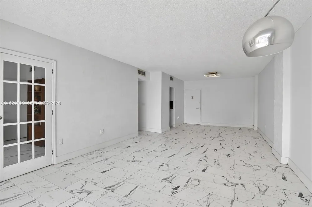 300 Bayview Dr, Sunny Isles Beach, FL 33160
