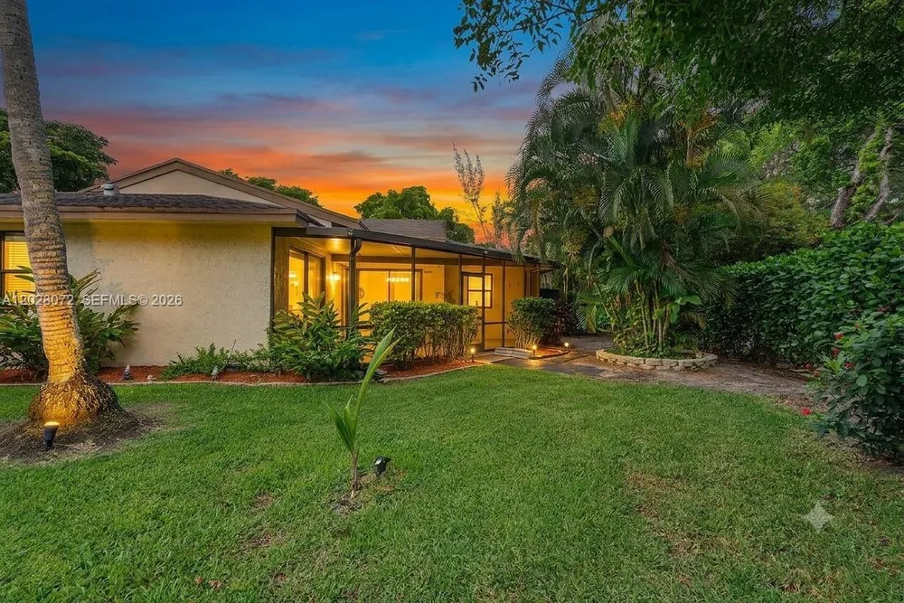 8149 Royal Palm Ct, Tamarac, FL 33321