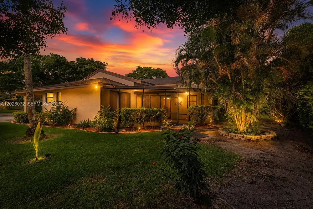8149 Royal Palm Ct, Tamarac, FL 33321