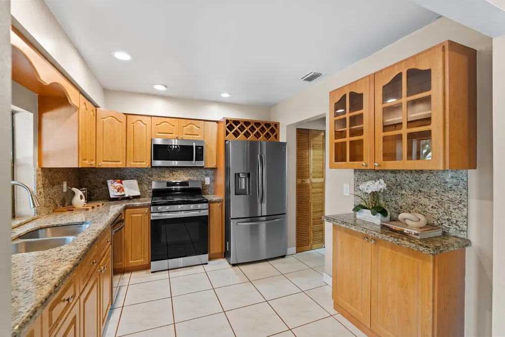 11651 NW 39th St, Sunrise, FL 33323