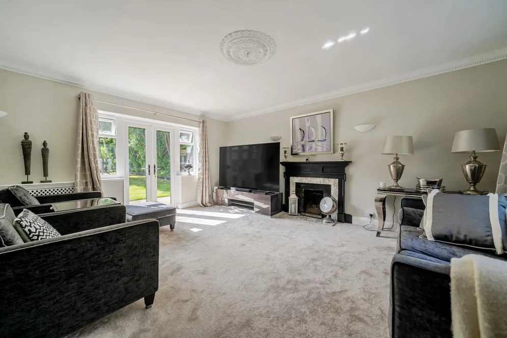 Knowle Grove, Virginia Water, GU25 photo 3