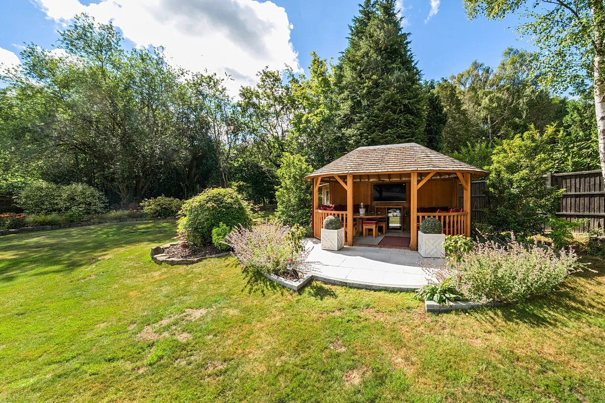 Knowle Grove, Virginia Water, GU25 photo 13