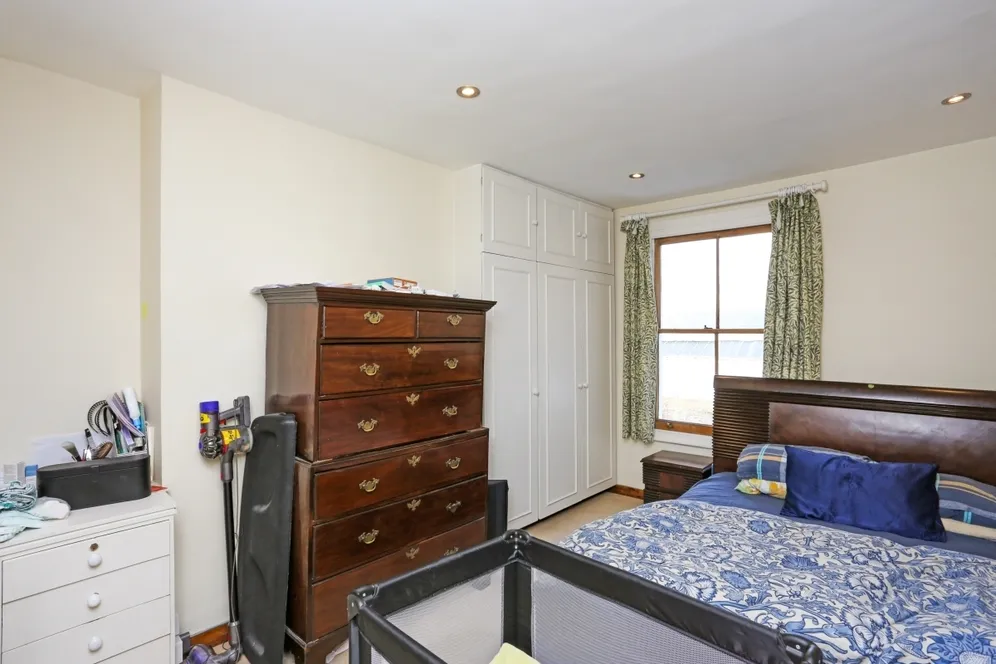 Ennismore Avenue London W4 photo 11