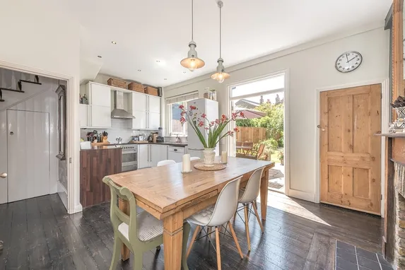 Crescent Road, N22