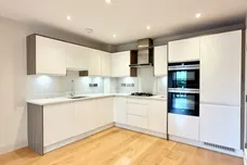 Millbank Close Farnham GU9 photo 2