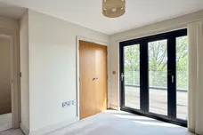 Millbank Close Farnham GU9 photo 3