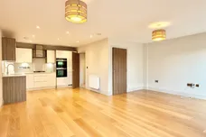 Millbank Close Farnham GU9 photo 8
