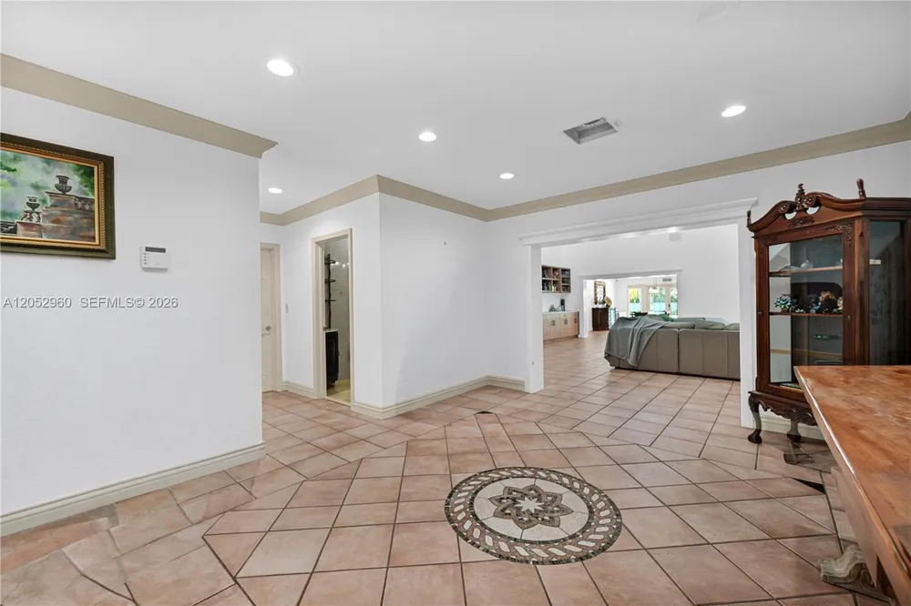 7550 SW 74th St, Miami, FL 33143