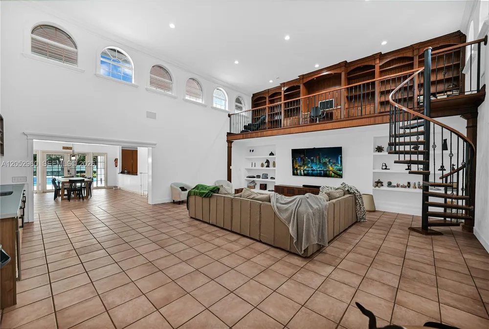 7550 SW 74th St, Miami, FL 33143