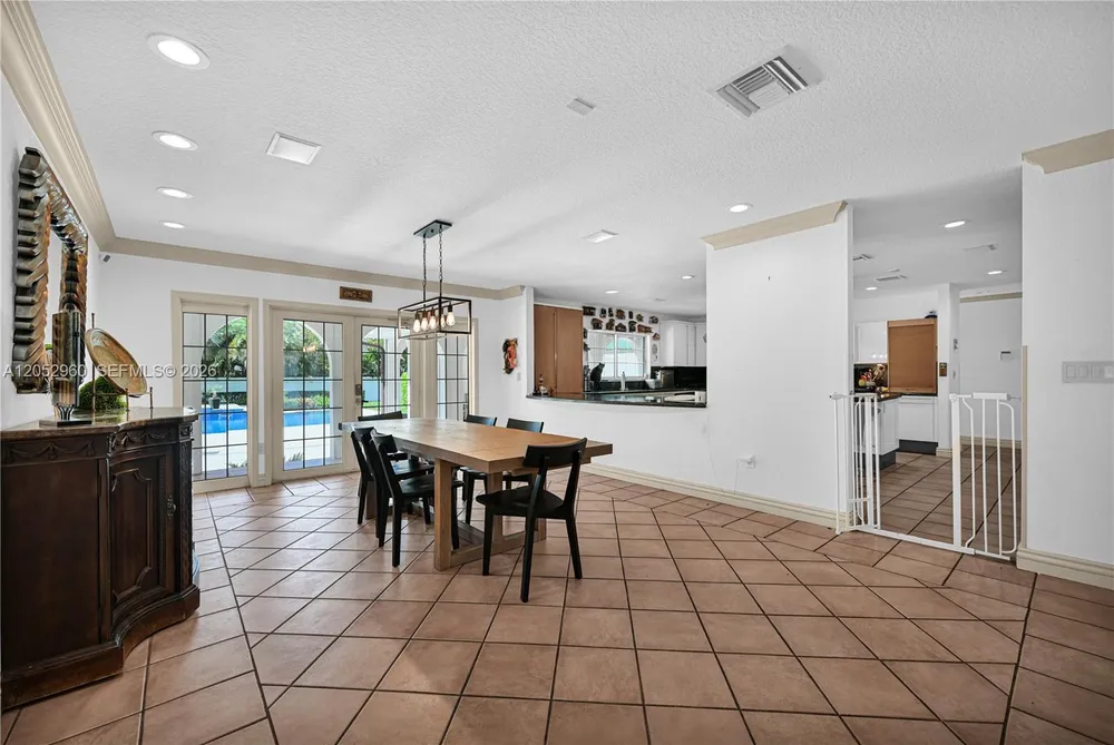 7550 SW 74th St, Miami, FL 33143