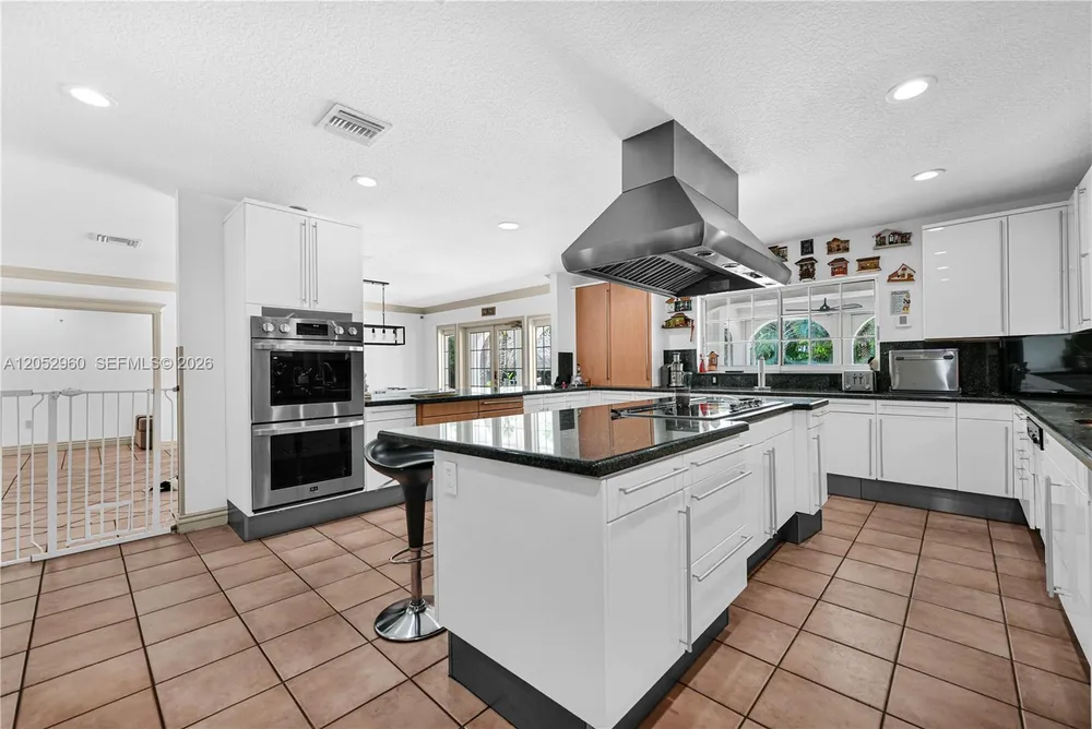 7550 SW 74th St, Miami, FL 33143