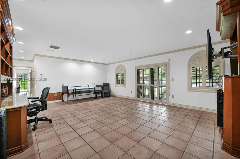 7550 SW 74th St, Miami, FL 33143