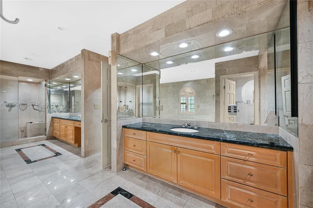 7550 SW 74th St, Miami, FL 33143