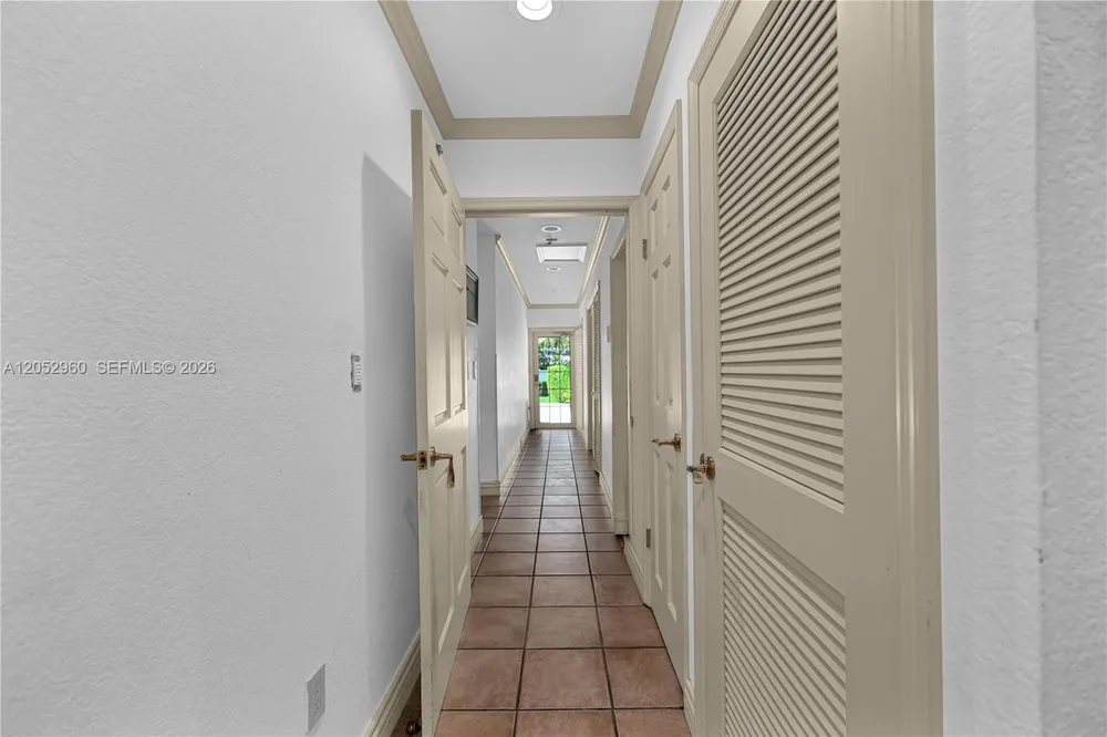 7550 SW 74th St, Miami, FL 33143