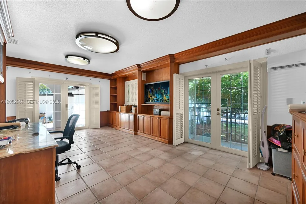 7550 SW 74th St, Miami, FL 33143
