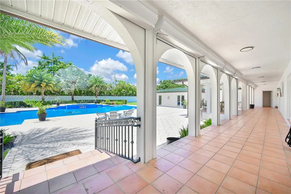 7550 SW 74th St, Miami, FL 33143