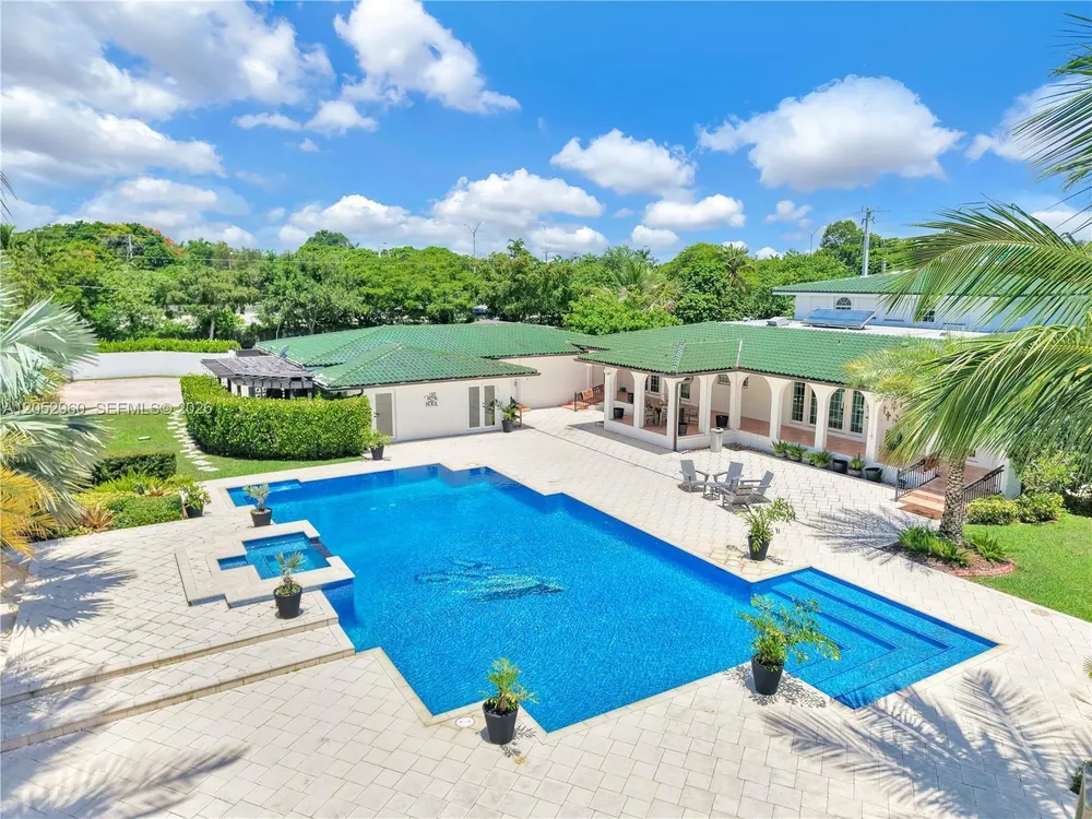 7550 SW 74th St, Miami, FL 33143