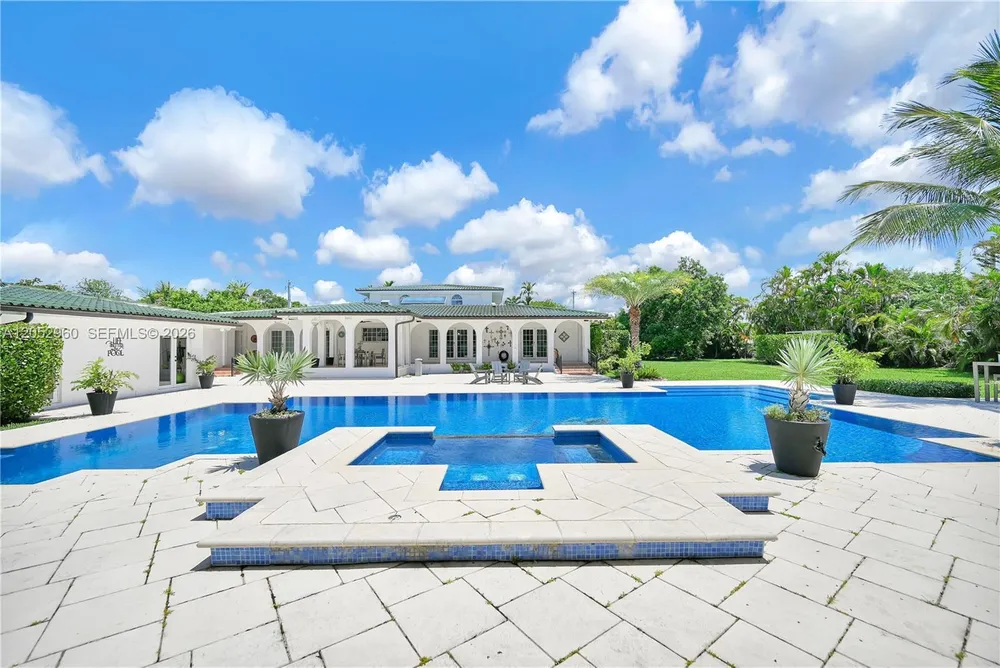 7550 SW 74th St, Miami, FL 33143