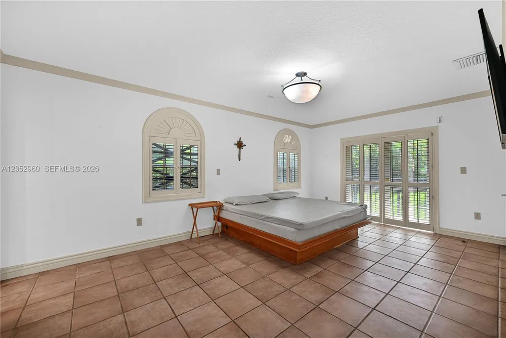 7550 SW 74th St, Miami, FL 33143