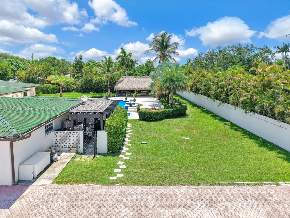 7550 SW 74th St, Miami, FL 33143