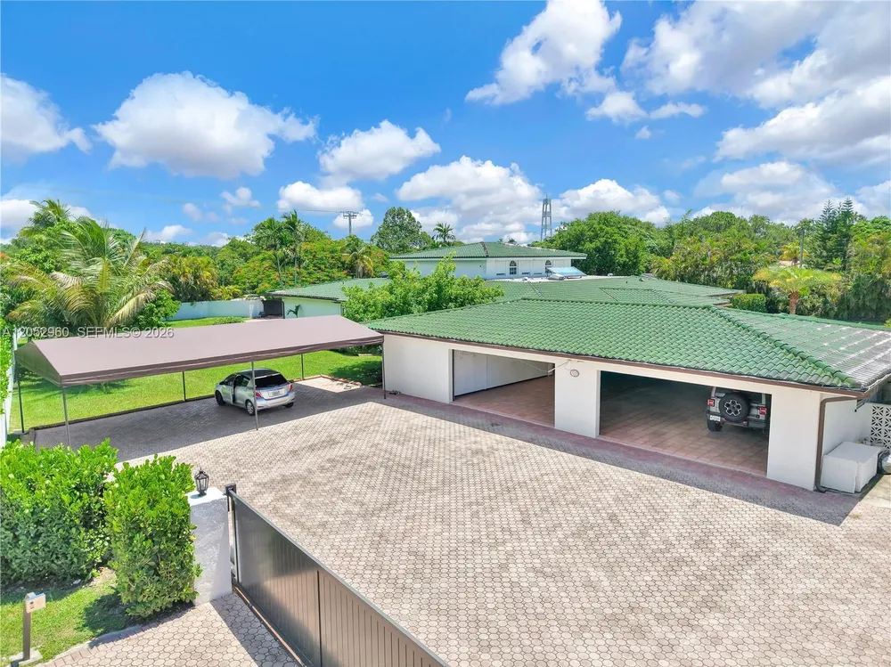 7550 SW 74th St, Miami, FL 33143