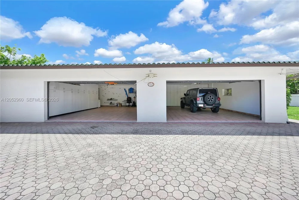7550 SW 74th St, Miami, FL 33143