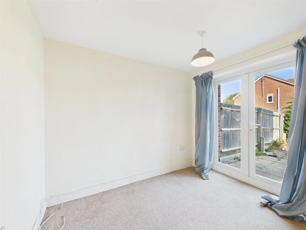 Property carousel item 4